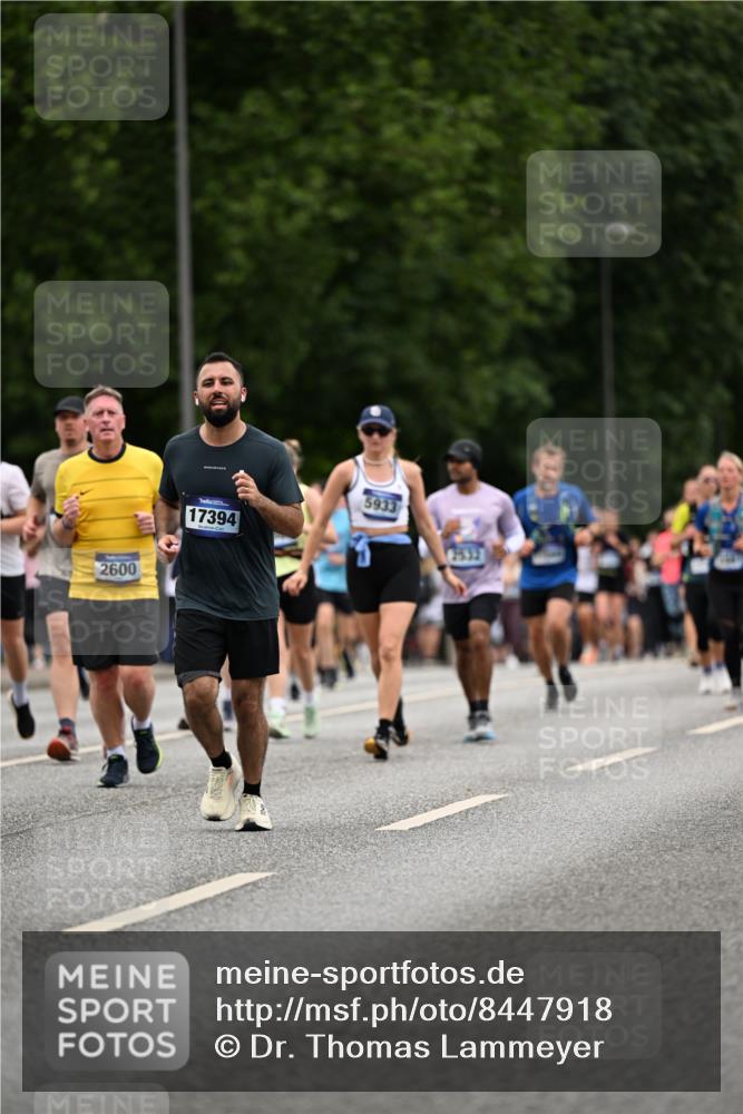 29.06.2025 - hella hamburg halbmarathon Dr. Thomas Lammeyer http://msf.ph/oto/8447918 29.06.2025 10:58:44 Kennedybrücke 1822, 2372, 2600, 2761, 3249, 3364, 3857, 4039, 4323, 4720, 4838, 5309, 5815, 5856, 5933, 6468, 6583, 6987, 7614, 7670, 7874, 7946, 7986, 9130, 9503, 11354 meine-sportfotos.de