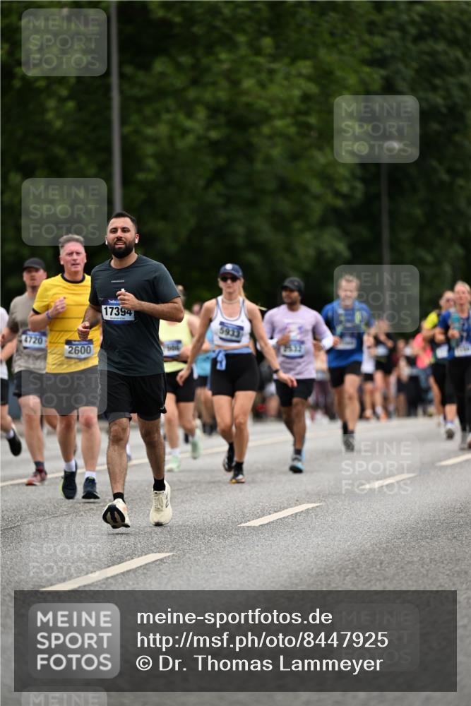 29.06.2025 - hella hamburg halbmarathon Dr. Thomas Lammeyer http://msf.ph/oto/8447925 29.06.2025 10:58:44 Kennedybrücke 1822, 2372, 2600, 2761, 3249, 3364, 3857, 4039, 4323, 4720, 4838, 5309, 5815, 5856, 5933, 6468, 6583, 6987, 7614, 7670, 7874, 7946, 7986, 9130, 9503, 11354 meine-sportfotos.de