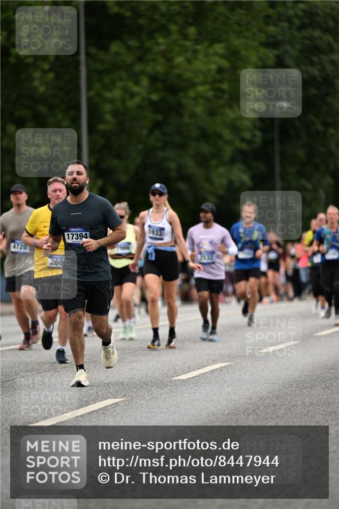 29.06.2025 - hella hamburg halbmarathon Dr. Thomas Lammeyer http://msf.ph/oto/8447944 29.06.2025 10:58:44 Kennedybrücke 1822, 2372, 2600, 2761, 3249, 3364, 3857, 4039, 4323, 4720, 4838, 5309, 5815, 5856, 5933, 6468, 6583, 6987, 7614, 7670, 7874, 7946, 7986, 9130, 9503, 11354 meine-sportfotos.de