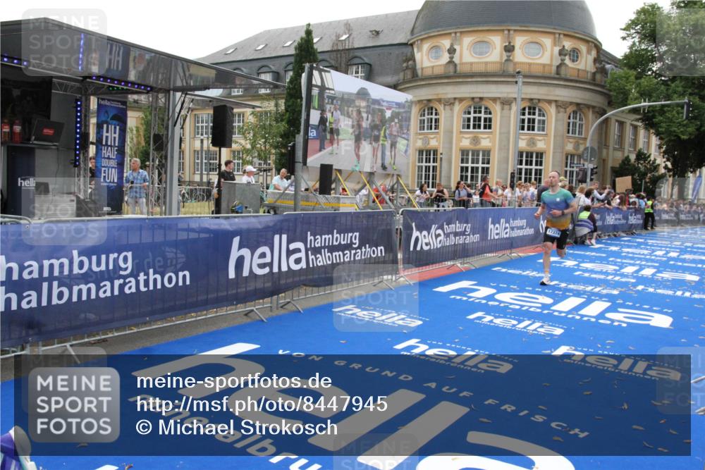 29.06.2025 - hella hamburg halbmarathon Michael Strokosch http://msf.ph/oto/8447945 29.06.2025 10:28:34 Ziel 5328, 17374 meine-sportfotos.de