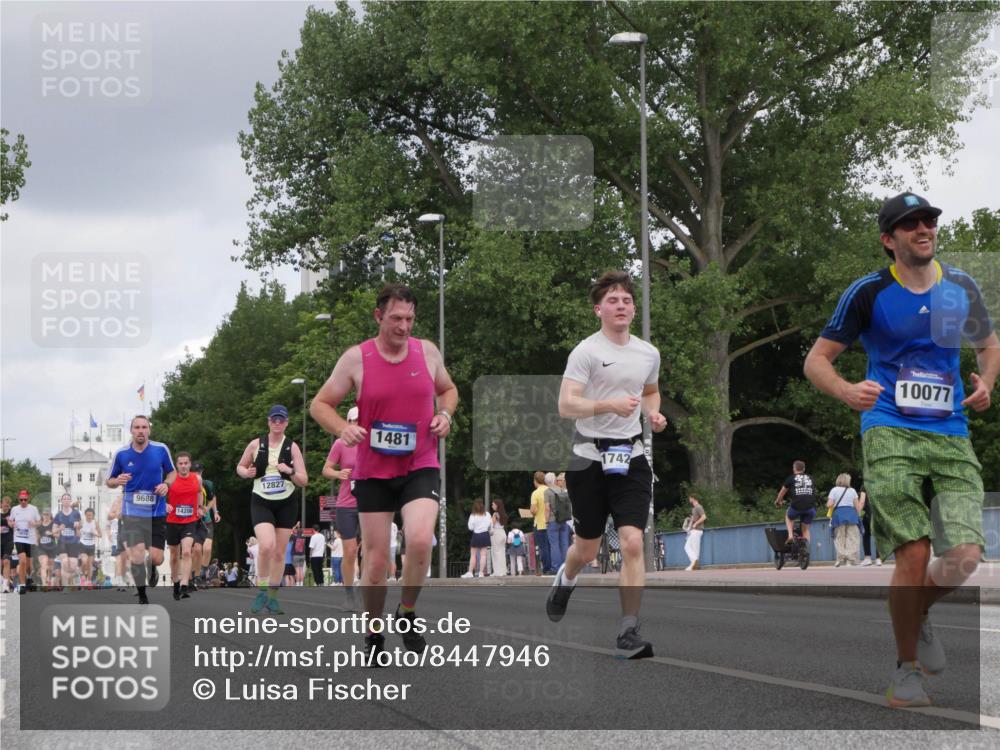 29.06.2025 - hella hamburg halbmarathon Luisa Fischer http://msf.ph/oto/8447946 29.06.2025 10:30:14 Kennedybrücke 9688, 14206, 12827, 1481, 1742, 10077, 1481, 9688, 10077, 10158 meine-sportfotos.de