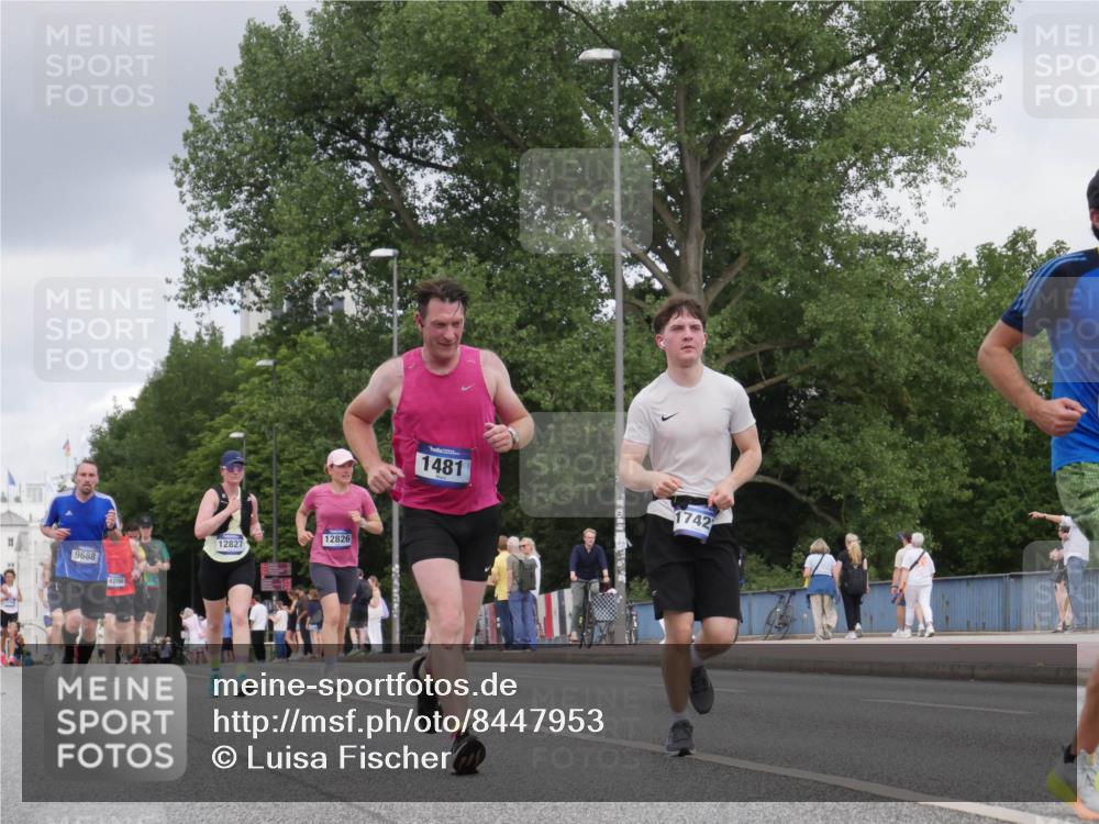 29.06.2025 - hella hamburg halbmarathon Luisa Fischer http://msf.ph/oto/8447953 29.06.2025 10:30:15 Kennedybrücke 9688, 4206, 12827, 12826, 1481, 1742, 1481, 9688, 10077, 10158 meine-sportfotos.de