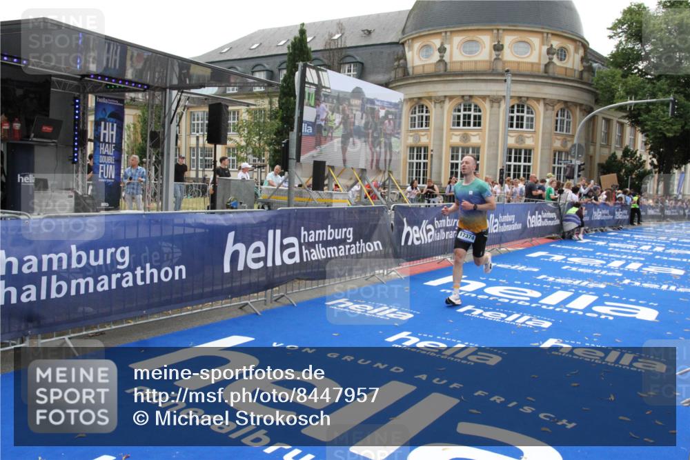 29.06.2025 - hella hamburg halbmarathon Michael Strokosch http://msf.ph/oto/8447957 29.06.2025 10:28:35 Ziel 5328, 17374 meine-sportfotos.de