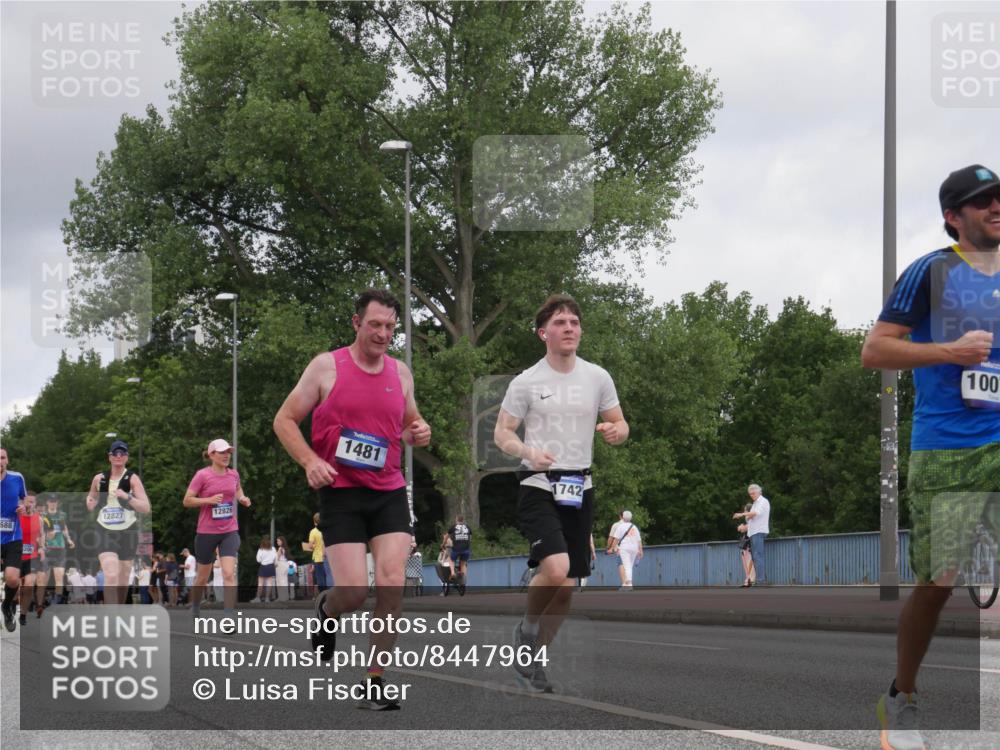 29.06.2025 - hella hamburg halbmarathon Luisa Fischer http://msf.ph/oto/8447964 29.06.2025 10:30:15 Kennedybrücke 688, 12827, 12826, 1481, 1742, 100, 1481, 9688, 10077, 10158 meine-sportfotos.de
