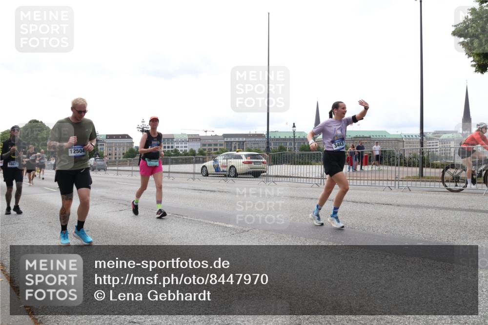 29.06.2025 - hella hamburg halbmarathon Lena Gebhardt http://msf.ph/oto/8447970 29.06.2025 10:30:25 Lombardsbrücke 18671, 12504, 3443, 1097, 1547, 1647, 2569, 2754, 2755, 2901, 3443, 3573, 3613, 4575, 4819, 5063, 5322, 6344, 6598, 6616, 6626, 7071, 7120, 8792, 10162, 10880, 11984, 12349, 12350, 12460, 12461, 12504, 12537, 12687, 12688, 12710, 13418, 14304, 14421, 15757, 15789, 15938, 16182, 16504, 16601, 16604, 16735, 16769, 16791, 16864, 18046, 18362, 18503, 18671, 18795, 18860 meine-sportfotos.de