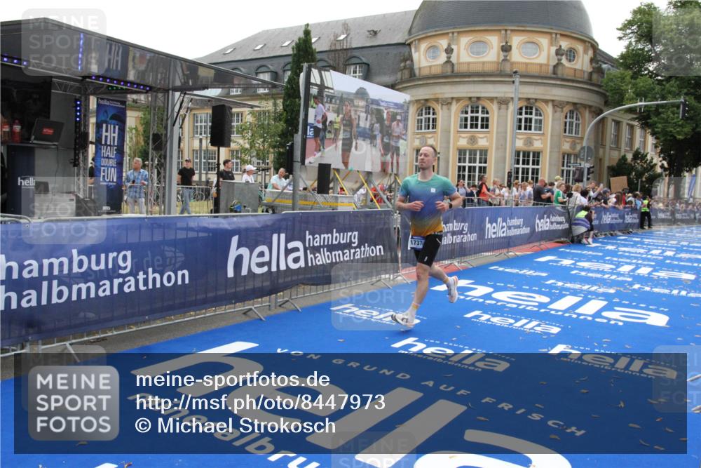 29.06.2025 - hella hamburg halbmarathon Michael Strokosch http://msf.ph/oto/8447973 29.06.2025 10:28:35 Ziel 5328, 17374 meine-sportfotos.de