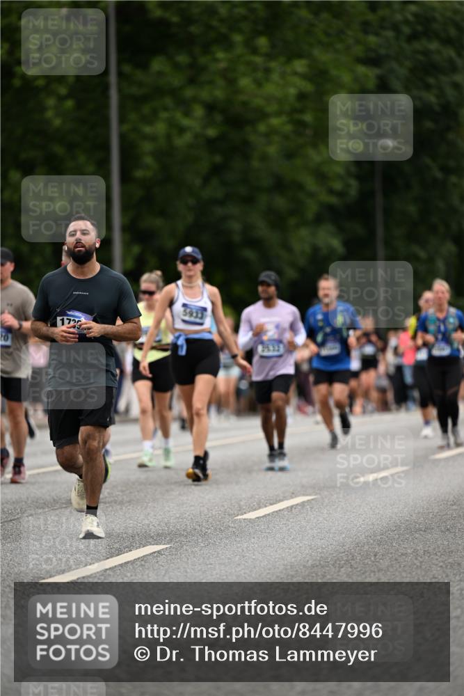 29.06.2025 - hella hamburg halbmarathon Dr. Thomas Lammeyer http://msf.ph/oto/8447996 29.06.2025 10:58:44 Kennedybrücke 1822, 2372, 2600, 2761, 3249, 3364, 3857, 4039, 4323, 4720, 4838, 5309, 5815, 5856, 5933, 6468, 6583, 6987, 7614, 7670, 7874, 7946, 7986, 9130, 9503, 11354 meine-sportfotos.de
