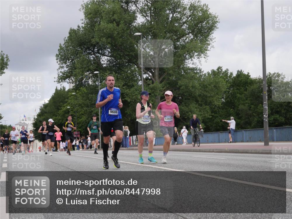 29.06.2025 - hella hamburg halbmarathon Luisa Fischer http://msf.ph/oto/8447998 29.06.2025 10:30:18 Kennedybrücke 5027, 9688, 12827, 12826, 1481, 3389, 9688, 10077, 10158 meine-sportfotos.de
