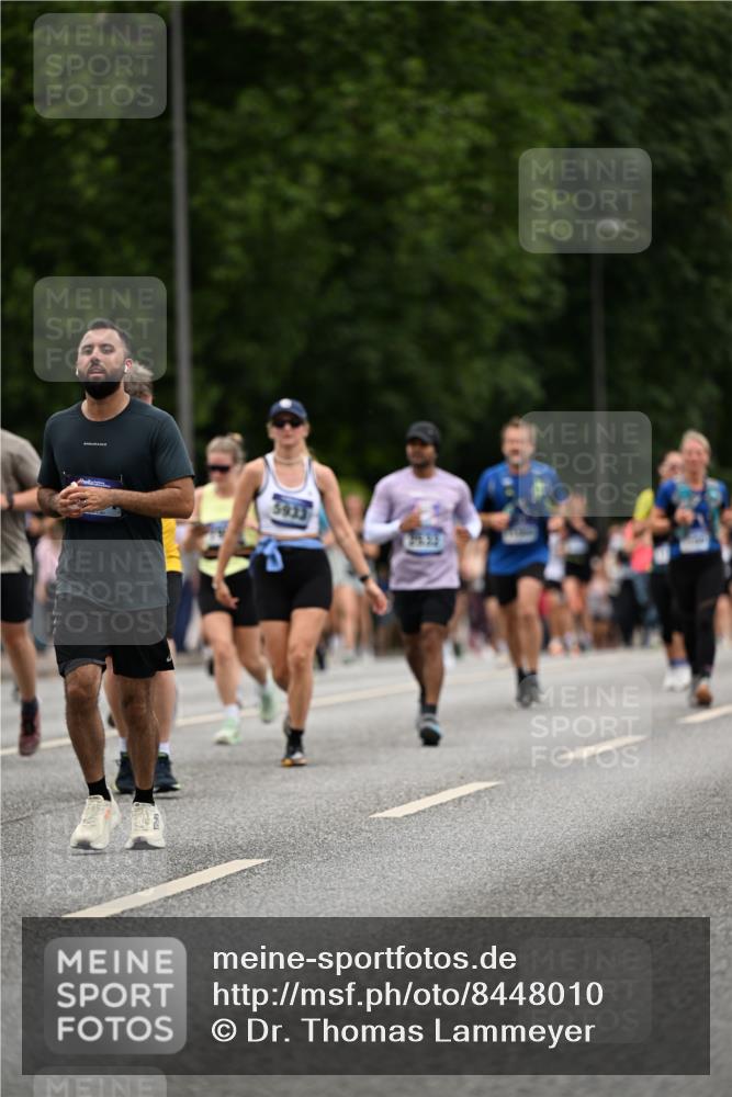 29.06.2025 - hella hamburg halbmarathon Dr. Thomas Lammeyer http://msf.ph/oto/8448010 29.06.2025 10:58:44 Kennedybrücke 1822, 2372, 2600, 2761, 3249, 3364, 3857, 4039, 4323, 4720, 4838, 5309, 5815, 5856, 5933, 6468, 6583, 6987, 7614, 7670, 7874, 7946, 7986, 9130, 9503, 11354 meine-sportfotos.de