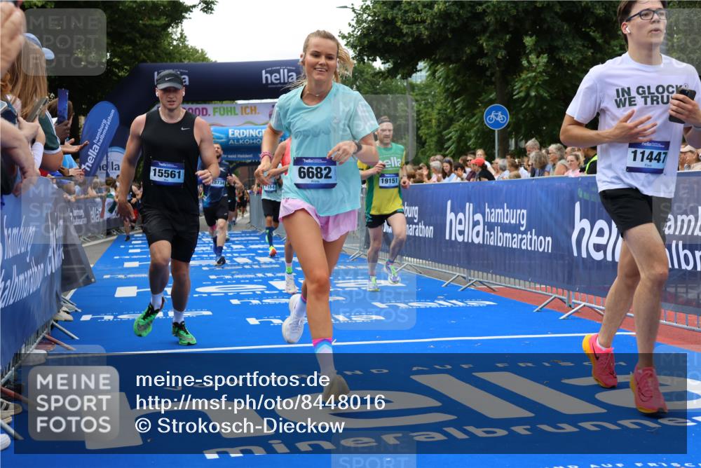 29.06.2025 - hella hamburg halbmarathon Strokosch-Dieckow http://msf.ph/oto/8448016 29.06.2025 10:39:00 Ziel 1164, 1445, 1803, 2262, 2980, 3136, 4359, 4759, 6682, 6686, 6687, 8958, 11447, 11619, 12137, 13137, 15561, 15873, 16820, 18734, 19151 meine-sportfotos.de