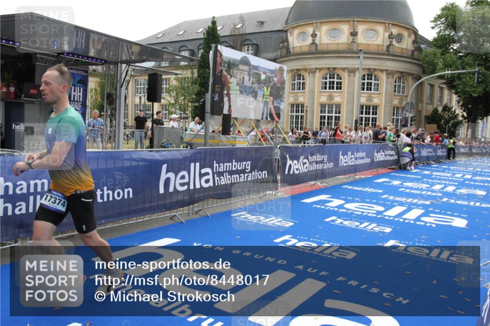 29.06.2025 - hella hamburg halbmarathon Michael Strokosch http://msf.ph/oto/8448017 29.06.2025 10:28:36 Ziel 17374 meine-sportfotos.de