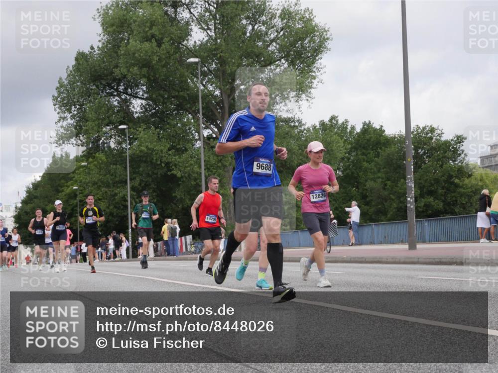 29.06.2025 - hella hamburg halbmarathon Luisa Fischer http://msf.ph/oto/8448026 29.06.2025 10:30:19 Kennedybrücke 15027, 1015, 14206, 9688, 12826, 1481, 3389, 9688, 10158 meine-sportfotos.de