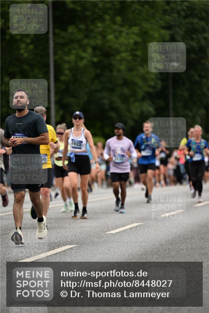 29.06.2025 - hella hamburg halbmarathon Dr. Thomas Lammeyer http://msf.ph/oto/8448027 29.06.2025 10:58:45 Kennedybrücke 1822, 2372, 2600, 2761, 3249, 3364, 3857, 4039, 4323, 4720, 4838, 5309, 5815, 5856, 5933, 6468, 6583, 6987, 7614, 7670, 7874, 7946, 7986, 9130, 9503, 11354 meine-sportfotos.de