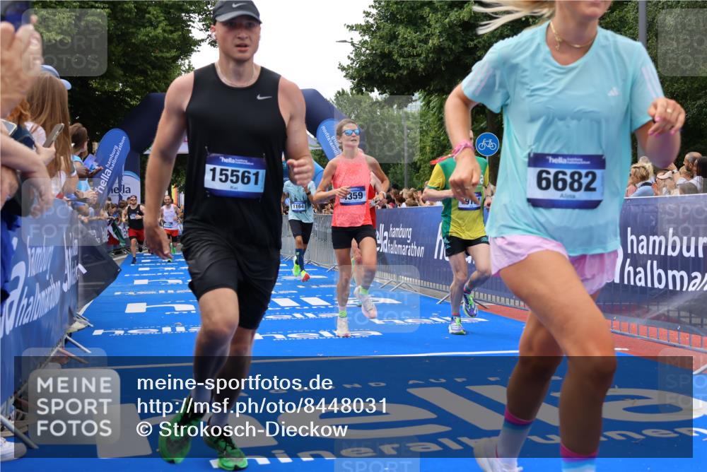 29.06.2025 - hella hamburg halbmarathon Strokosch-Dieckow http://msf.ph/oto/8448031 29.06.2025 10:39:01 Ziel 1164, 1445, 1803, 2262, 3136, 4359, 4759, 6682, 6686, 6687, 11447, 11619, 12137, 13137, 15556, 15561, 15873, 16656, 16820, 18734, 19151 meine-sportfotos.de