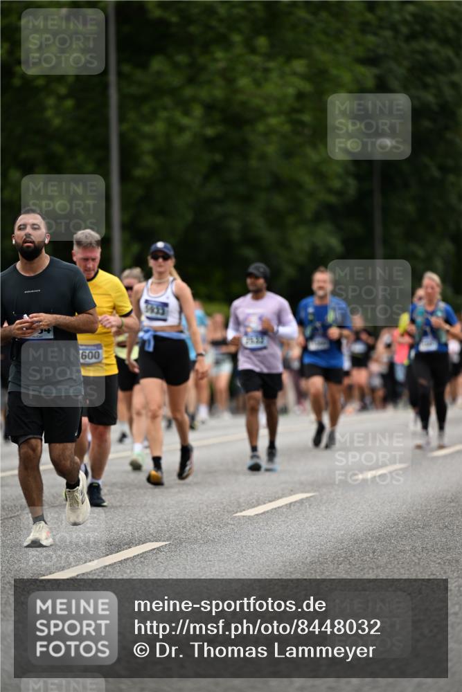 29.06.2025 - hella hamburg halbmarathon Dr. Thomas Lammeyer http://msf.ph/oto/8448032 29.06.2025 10:58:45 Kennedybrücke 1822, 2372, 2600, 2761, 3249, 3364, 3857, 4039, 4323, 4720, 4838, 5309, 5815, 5856, 5933, 6468, 6583, 6987, 7614, 7670, 7874, 7946, 7986, 9130, 9503, 11354 meine-sportfotos.de