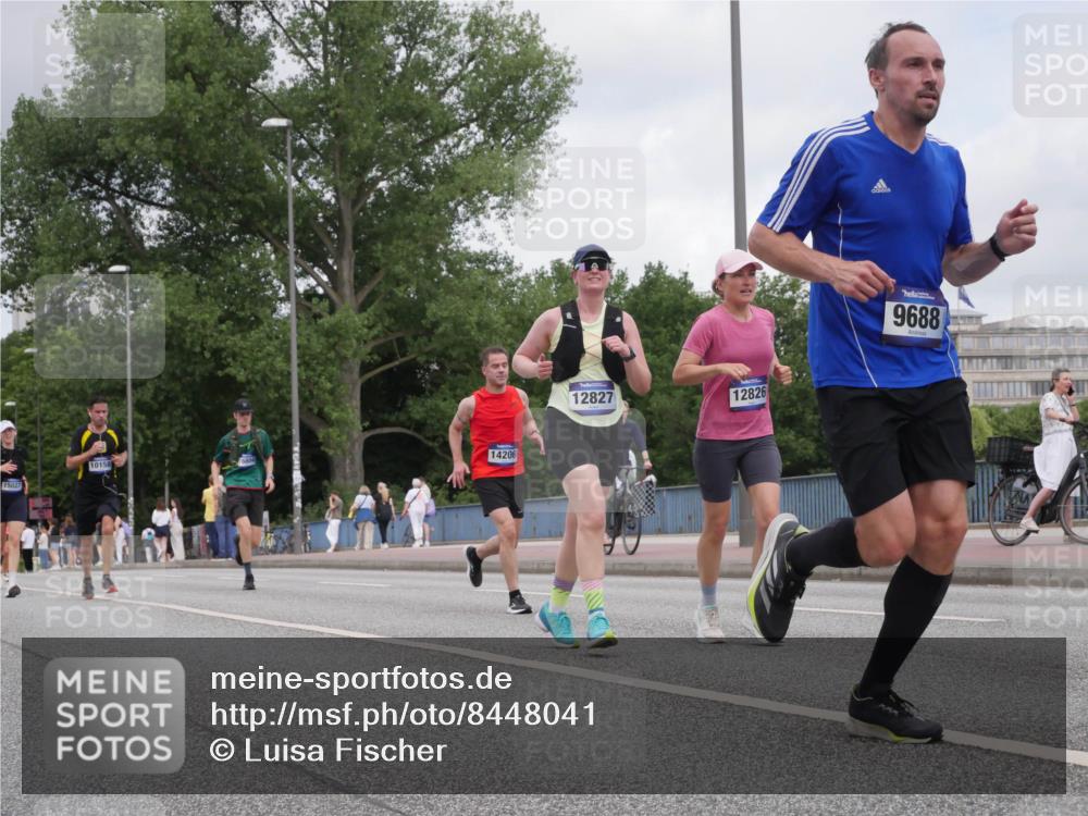 29.06.2025 - hella hamburg halbmarathon Luisa Fischer http://msf.ph/oto/8448041 29.06.2025 10:30:20 Kennedybrücke 15027, 10158, 14206, 12827, 12826, 9688, 2045, 3389, 6214, 9688, 10158 meine-sportfotos.de