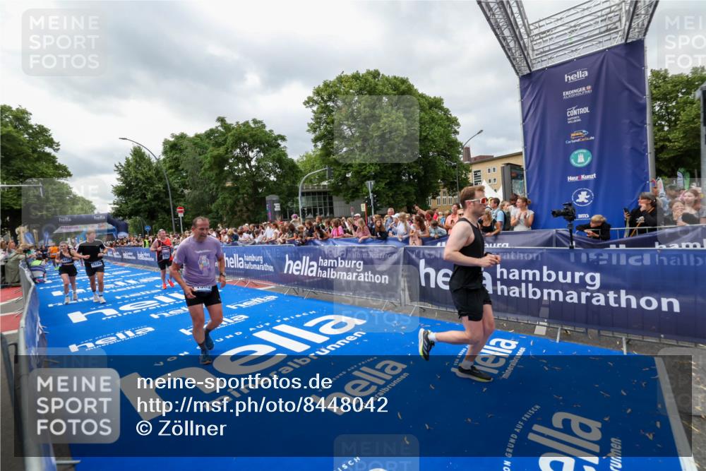 29.06.2025 - hella hamburg halbmarathon Zöllner http://msf.ph/oto/8448042 29.06.2025 10:58:15 Ziel 1563, 2907, 4426, 6104, 8290, 14631, 15125, 15189, 18068 meine-sportfotos.de