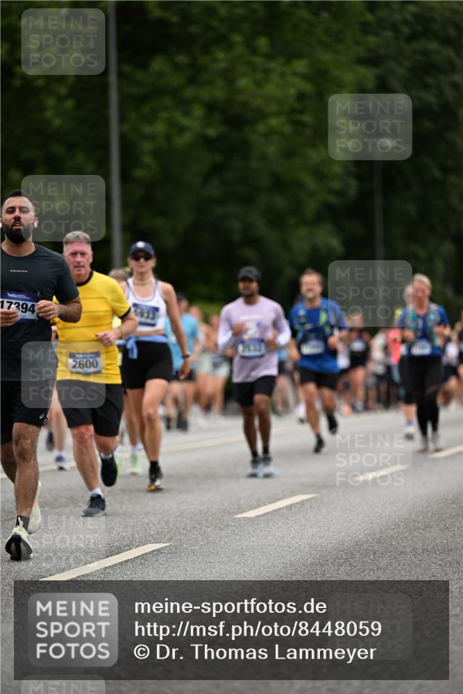 29.06.2025 - hella hamburg halbmarathon Dr. Thomas Lammeyer http://msf.ph/oto/8448059 29.06.2025 10:58:45 Kennedybrücke 1822, 2372, 2600, 2761, 3249, 3364, 3857, 4039, 4323, 4720, 4838, 5309, 5815, 5856, 5933, 6468, 6583, 6987, 7614, 7670, 7874, 7946, 7986, 9130, 9503, 11354 meine-sportfotos.de