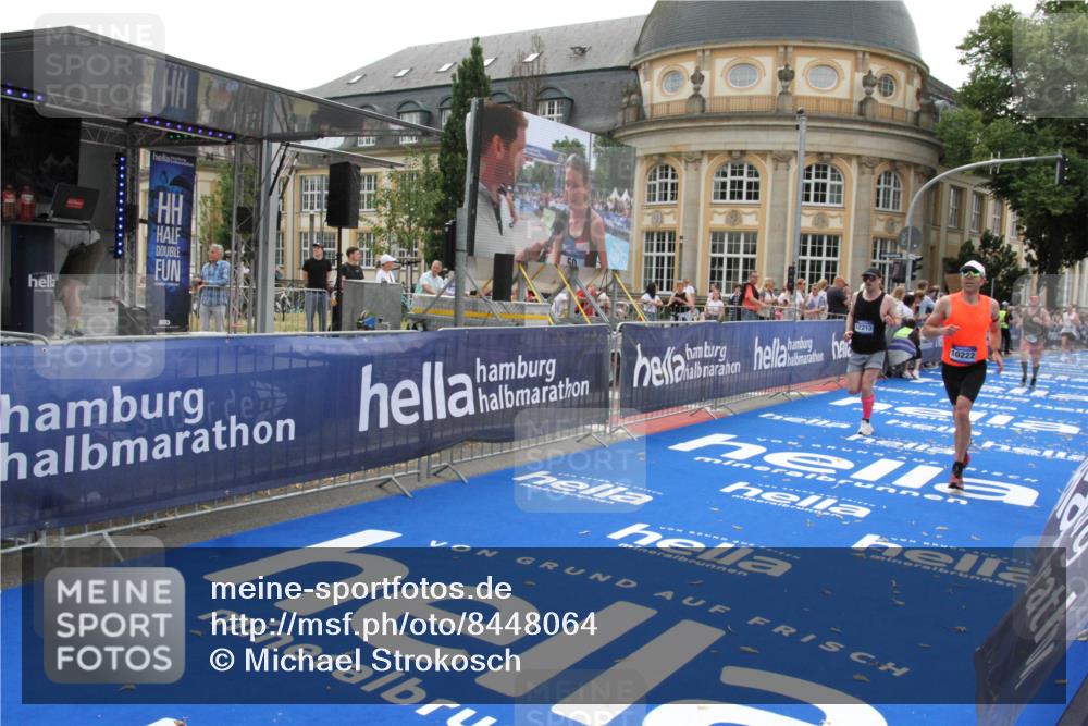 29.06.2025 - hella hamburg halbmarathon Michael Strokosch http://msf.ph/oto/8448064 29.06.2025 10:28:42 Ziel 1953, 3968, 6090, 10222, 15655, 17213 meine-sportfotos.de