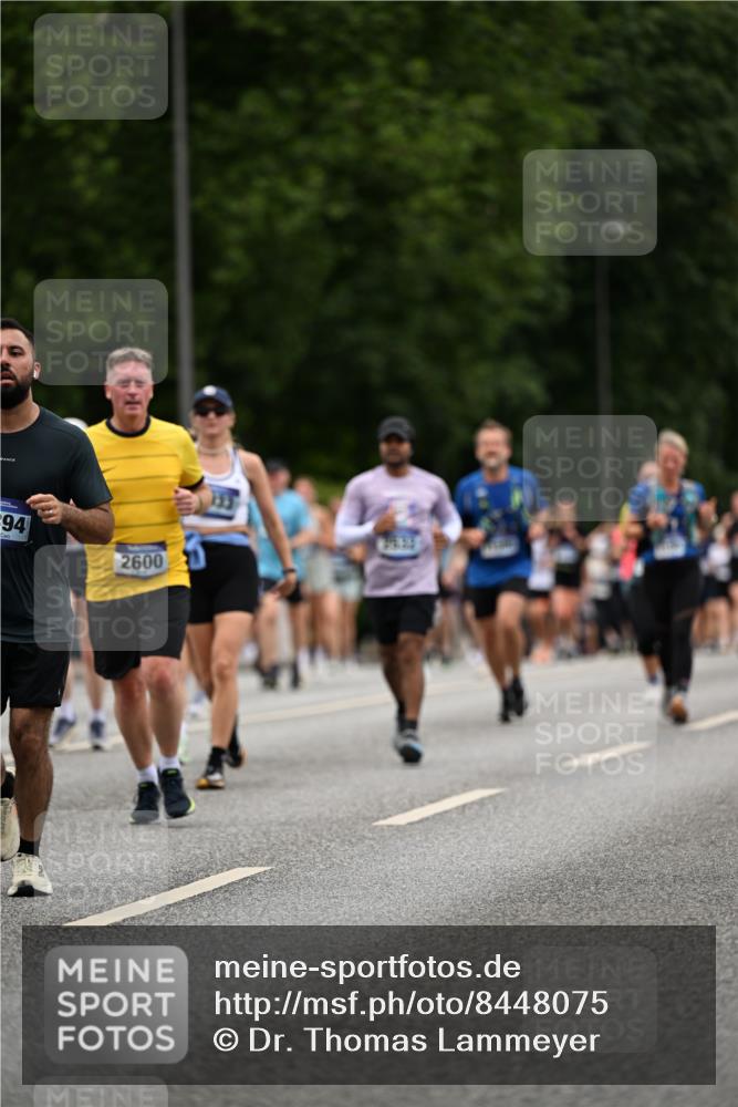 29.06.2025 - hella hamburg halbmarathon Dr. Thomas Lammeyer http://msf.ph/oto/8448075 29.06.2025 10:58:45 Kennedybrücke 1822, 2372, 2600, 2761, 3249, 3364, 3857, 4039, 4323, 4720, 4838, 5309, 5815, 5856, 5933, 6468, 6583, 6987, 7614, 7670, 7874, 7946, 7986, 9130, 9503, 11354 meine-sportfotos.de