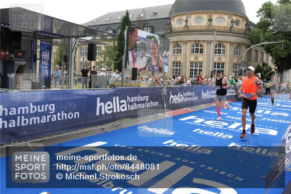 29.06.2025 - hella hamburg halbmarathon Michael Strokosch http://msf.ph/oto/8448081 29.06.2025 10:28:43 Ziel 1953, 3968, 6090, 10222, 15655, 17213 meine-sportfotos.de