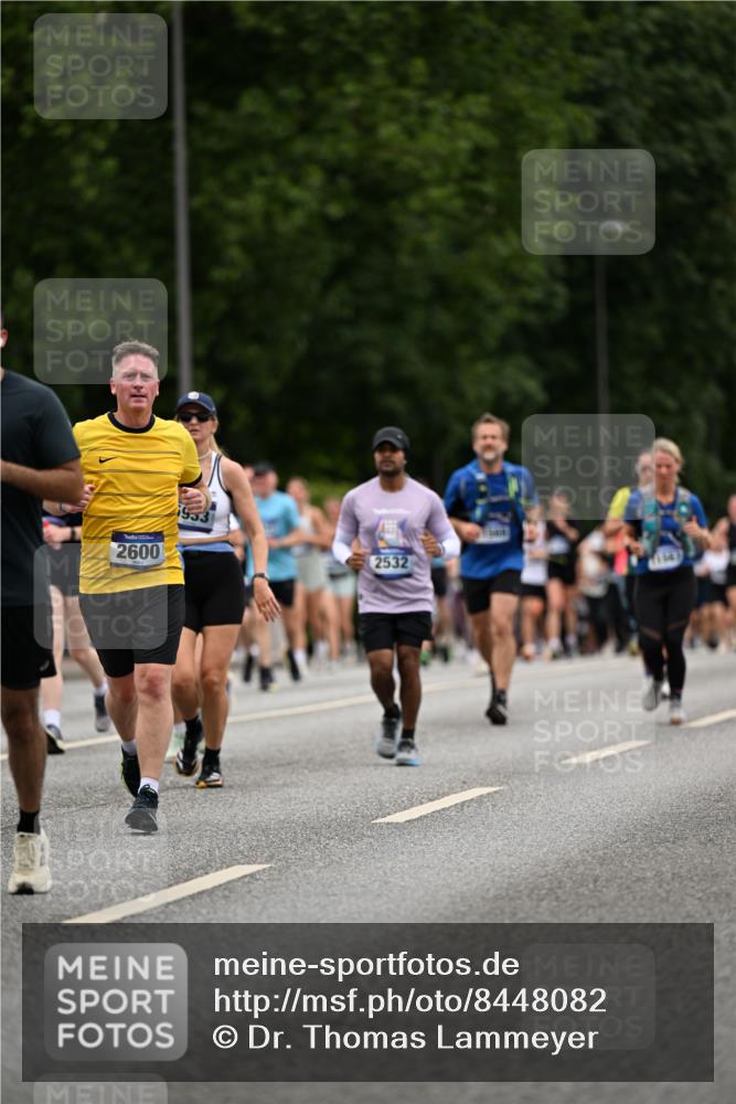 29.06.2025 - hella hamburg halbmarathon Dr. Thomas Lammeyer http://msf.ph/oto/8448082 29.06.2025 10:58:45 Kennedybrücke 1822, 2372, 2600, 2761, 3249, 3364, 3857, 4039, 4323, 4720, 4838, 5309, 5815, 5856, 5933, 6468, 6583, 6987, 7614, 7670, 7874, 7946, 7986, 9130, 9503, 11354 meine-sportfotos.de