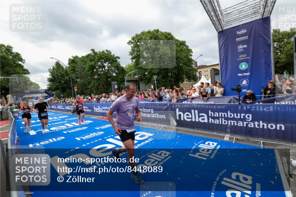 29.06.2025 - hella hamburg halbmarathon Zöllner http://msf.ph/oto/8448089 29.06.2025 10:58:15 Ziel 1563, 2907, 4426, 6104, 8290, 14631, 15125, 15189, 18068 meine-sportfotos.de