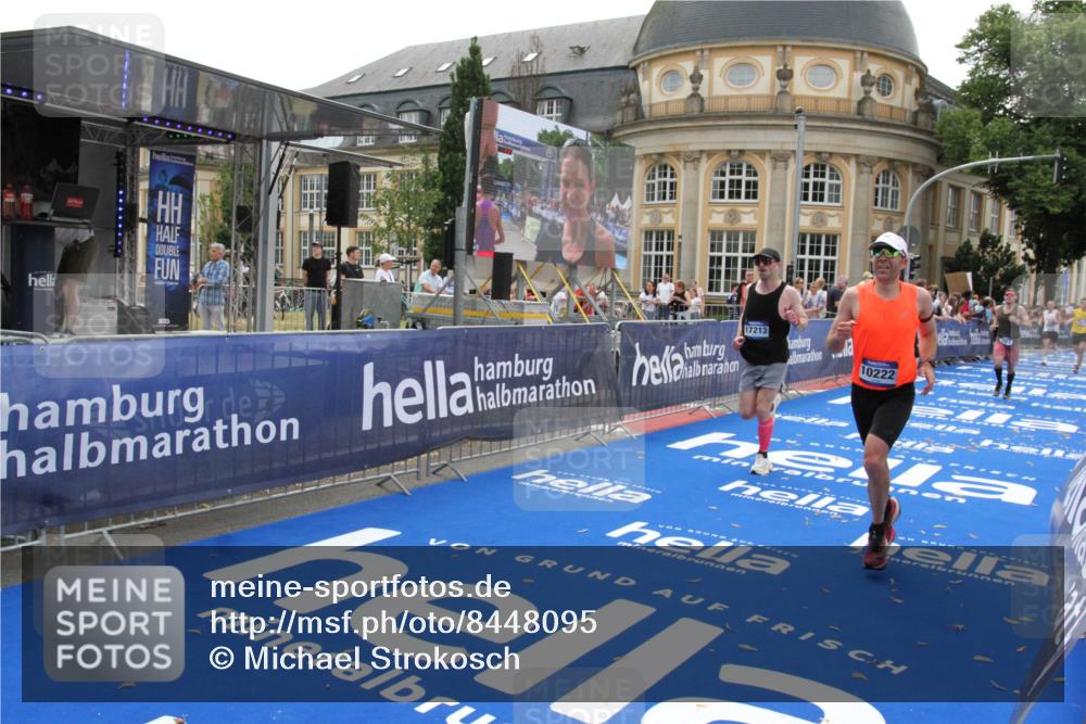 29.06.2025 - hella hamburg halbmarathon Michael Strokosch http://msf.ph/oto/8448095 29.06.2025 10:28:43 Ziel 1953, 3968, 6090, 10222, 15655, 17213 meine-sportfotos.de