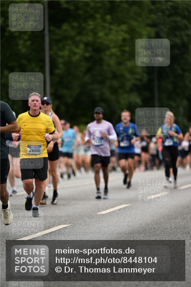 29.06.2025 - hella hamburg halbmarathon Dr. Thomas Lammeyer http://msf.ph/oto/8448104 29.06.2025 10:58:45 Kennedybrücke 1822, 2372, 2600, 2761, 3249, 3364, 3857, 4039, 4323, 4720, 4838, 5309, 5815, 5856, 5933, 6468, 6583, 6987, 7614, 7670, 7874, 7946, 7986, 9130, 9503, 11354 meine-sportfotos.de