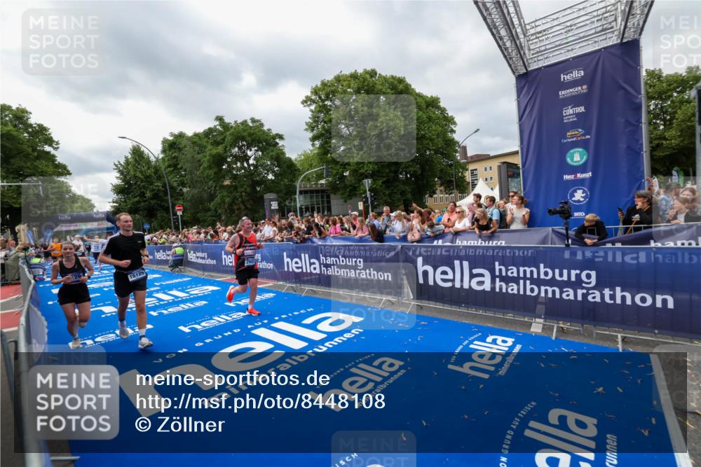29.06.2025 - hella hamburg halbmarathon Zöllner http://msf.ph/oto/8448108 29.06.2025 10:58:16 Ziel 1563, 2907, 4426, 4592, 6104, 8290, 9230, 14631, 15125, 18068 meine-sportfotos.de