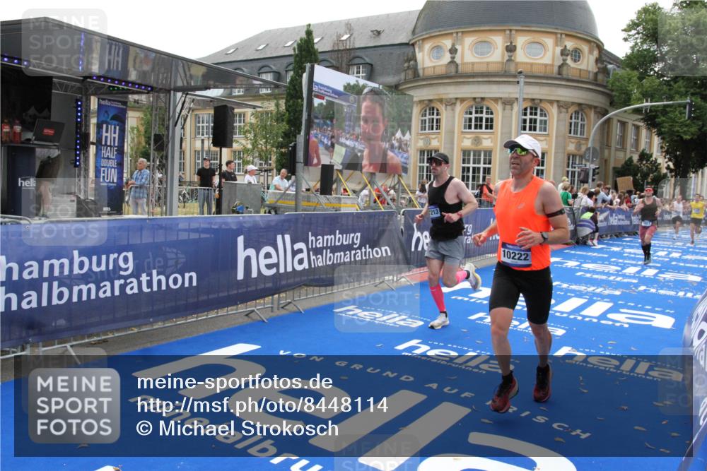 29.06.2025 - hella hamburg halbmarathon Michael Strokosch http://msf.ph/oto/8448114 29.06.2025 10:28:43 Ziel 1953, 3968, 6090, 10222, 15655, 17213 meine-sportfotos.de