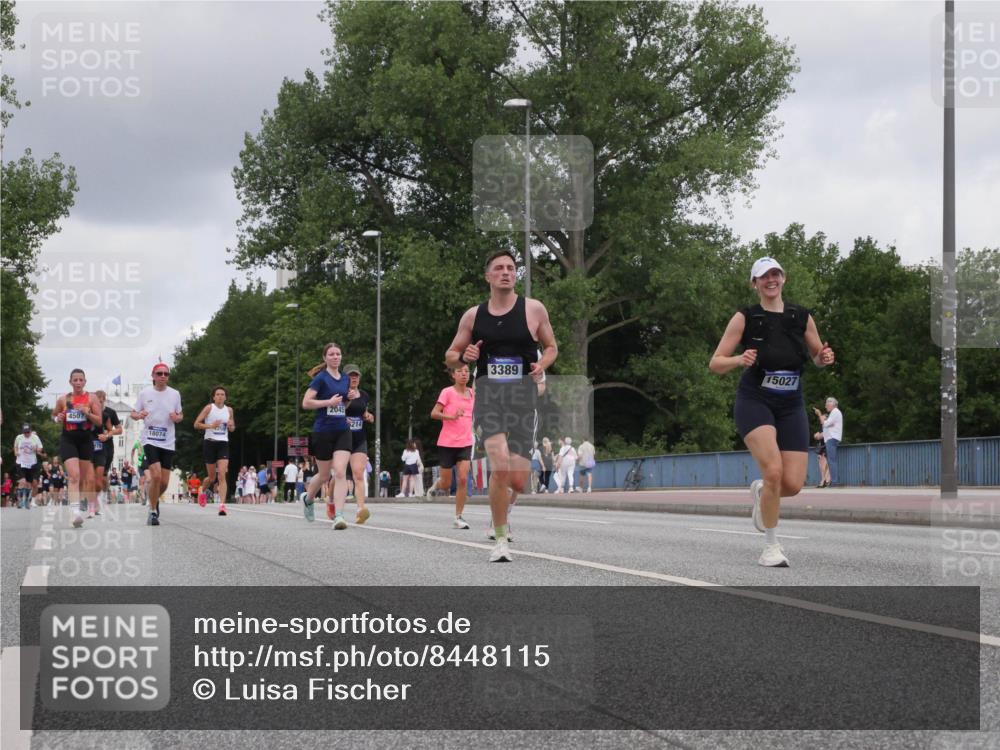 29.06.2025 - hella hamburg halbmarathon Luisa Fischer http://msf.ph/oto/8448115 29.06.2025 10:30:25 Kennedybrücke 4507, 18074, 2045, 214, 3389, 15027, 2045, 3389, 4507, 4509, 5177, 6214, 10158 meine-sportfotos.de