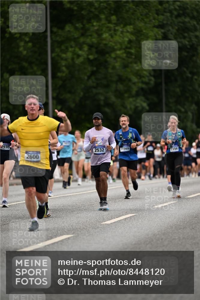 29.06.2025 - hella hamburg halbmarathon Dr. Thomas Lammeyer http://msf.ph/oto/8448120 29.06.2025 10:58:46 Kennedybrücke 1822, 2600, 3249, 3364, 3857, 4039, 4323, 4720, 4838, 5309, 5815, 5856, 5933, 6468, 6583, 6987, 7614, 7670, 7874, 7946, 7986, 9130, 9503, 11354 meine-sportfotos.de