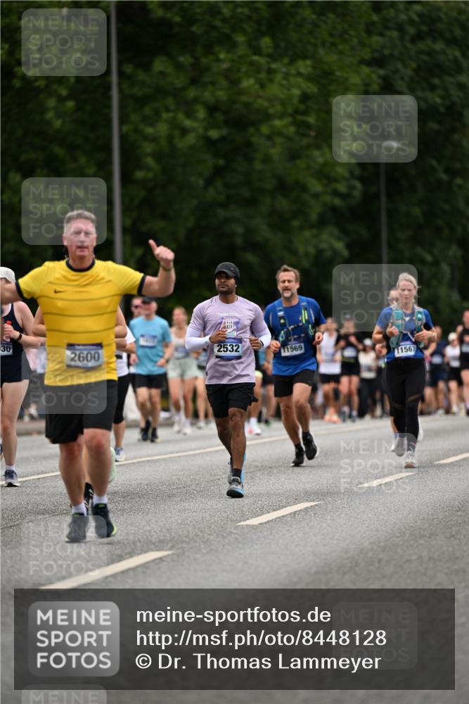 29.06.2025 - hella hamburg halbmarathon Dr. Thomas Lammeyer http://msf.ph/oto/8448128 29.06.2025 10:58:46 Kennedybrücke 1822, 2600, 3249, 3364, 3857, 4039, 4323, 4720, 4838, 5309, 5815, 5856, 5933, 6468, 6583, 6987, 7614, 7670, 7874, 7946, 7986, 9130, 9503, 11354 meine-sportfotos.de