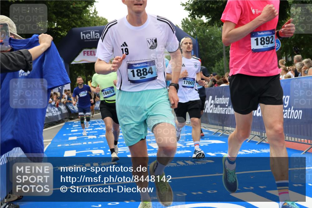 29.06.2025 - hella hamburg halbmarathon Strokosch-Dieckow http://msf.ph/oto/8448142 29.06.2025 10:48:48 Ziel 1094, 1884, 1892, 2442, 7067, 9482, 9661, 11519, 12421, 12533, 13009, 13976, 15309, 15384, 16653, 17007, 18873 meine-sportfotos.de