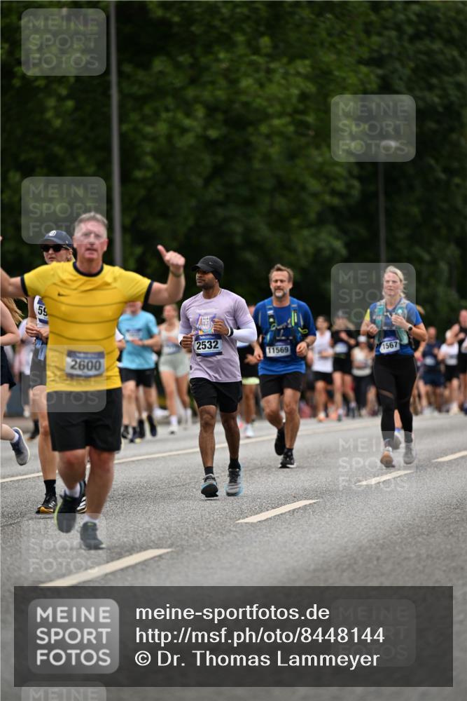 29.06.2025 - hella hamburg halbmarathon Dr. Thomas Lammeyer http://msf.ph/oto/8448144 29.06.2025 10:58:46 Kennedybrücke 1822, 2600, 3249, 3364, 3857, 4039, 4323, 4720, 4838, 5309, 5815, 5856, 5933, 6468, 6583, 6987, 7614, 7670, 7874, 7946, 7986, 9130, 9503, 11354 meine-sportfotos.de