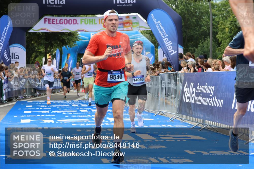 29.06.2025 - hella hamburg halbmarathon Strokosch-Dieckow http://msf.ph/oto/8448146 29.06.2025 10:38:48 Ziel 2296, 2719, 2980, 3783, 6684, 8450, 8958, 9264, 9540, 10218, 11055, 11281, 11282, 13137, 13755, 13800, 14093, 15257, 15372, 17722, 19004 meine-sportfotos.de