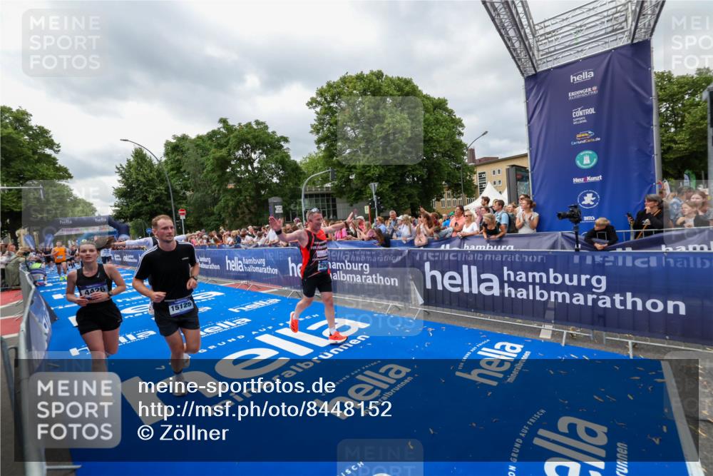 29.06.2025 - hella hamburg halbmarathon Zöllner http://msf.ph/oto/8448152 29.06.2025 10:58:17 Ziel 1595, 2907, 4426, 4592, 6104, 8290, 9230, 11645, 14631, 15125, 18068 meine-sportfotos.de