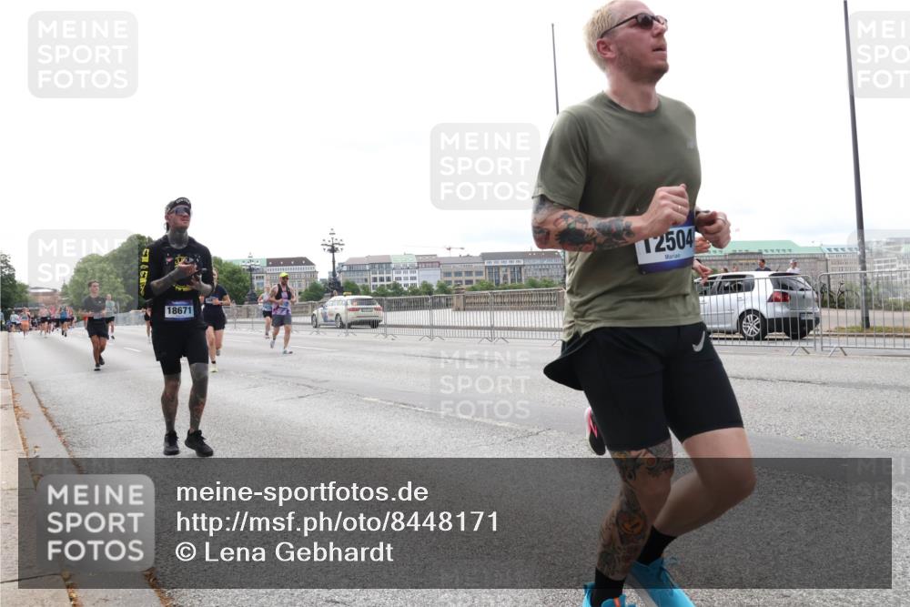 29.06.2025 - hella hamburg halbmarathon Lena Gebhardt http://msf.ph/oto/8448171 29.06.2025 10:30:27 Lombardsbrücke 18671, 12504, 1097, 1547, 1647, 2569, 2754, 2755, 2901, 3281, 3443, 3573, 3613, 4575, 4819, 5063, 5322, 6344, 6598, 6616, 6626, 7071, 7120, 8792, 10162, 10880, 11984, 12349, 12350, 12460, 12461, 12504, 12687, 12688, 12710, 13418, 14216, 14304, 14421, 15757, 15789, 15938, 16182, 16504, 16601, 16604, 16735, 16769, 16791, 16864, 18046, 18362, 18503, 18671, 18795, 18860 meine-sportfotos.de