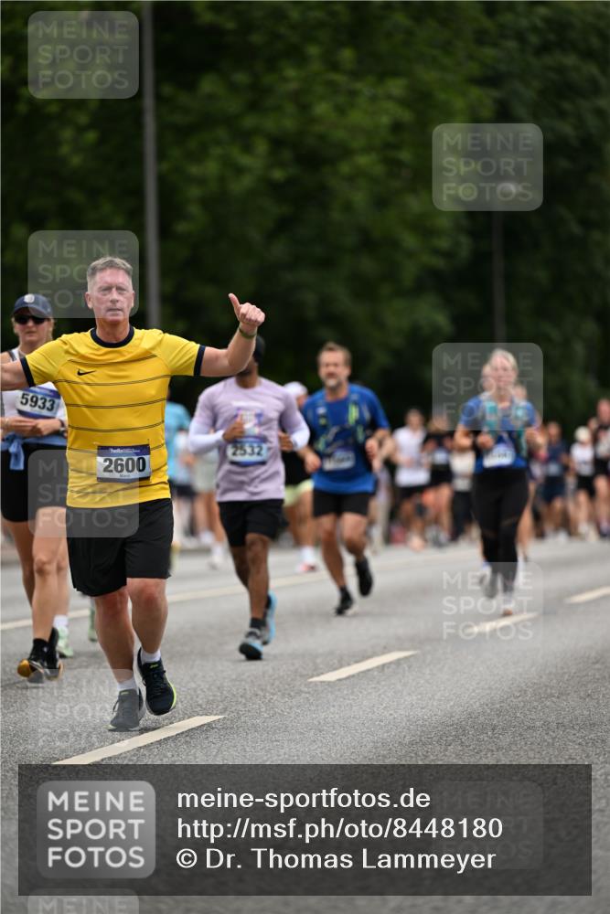 29.06.2025 - hella hamburg halbmarathon Dr. Thomas Lammeyer http://msf.ph/oto/8448180 29.06.2025 10:58:47 Kennedybrücke 1822, 2600, 3249, 3364, 3857, 4039, 4323, 4720, 4838, 5185, 5309, 5815, 5856, 5933, 6468, 6583, 6987, 7670, 7874, 7946, 7986, 9130, 9503, 11354 meine-sportfotos.de