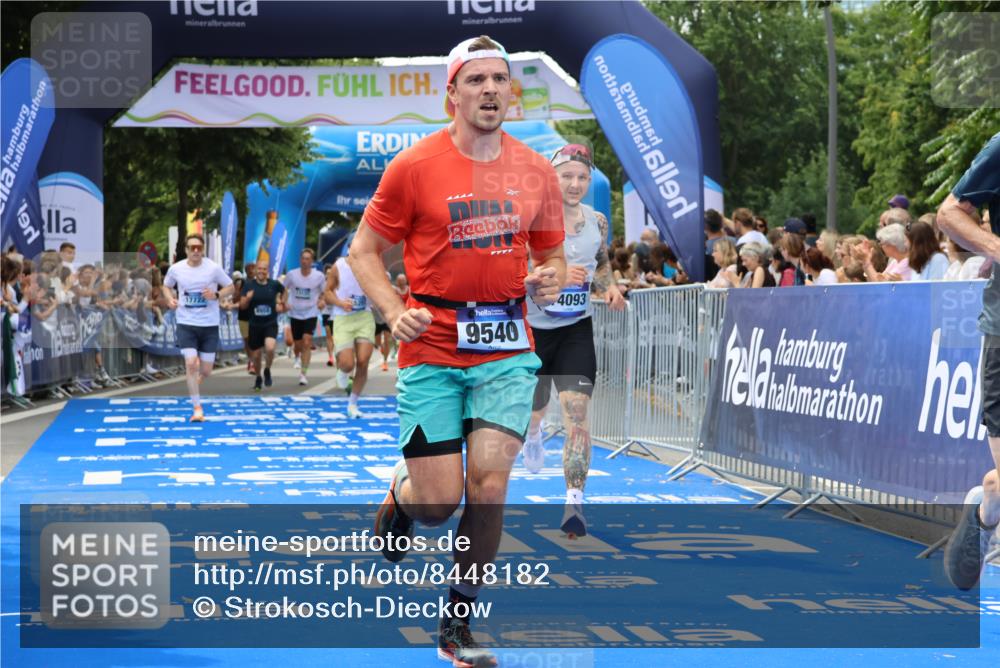 29.06.2025 - hella hamburg halbmarathon Strokosch-Dieckow http://msf.ph/oto/8448182 29.06.2025 10:38:48 Ziel 2296, 2719, 2980, 3783, 6684, 8450, 8958, 9264, 9540, 10218, 11055, 11281, 11282, 13137, 13755, 13800, 14093, 15257, 15372, 17722, 19004 meine-sportfotos.de