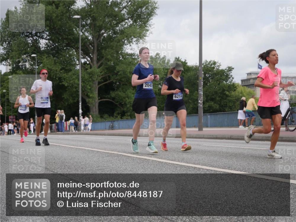 29.06.2025 - hella hamburg halbmarathon Luisa Fischer http://msf.ph/oto/8448187 29.06.2025 10:30:28 Kennedybrücke 12500, 18074, 2045, 6214, 2045, 3389, 4507, 4509, 5177, 6214, 7314, 10205 meine-sportfotos.de