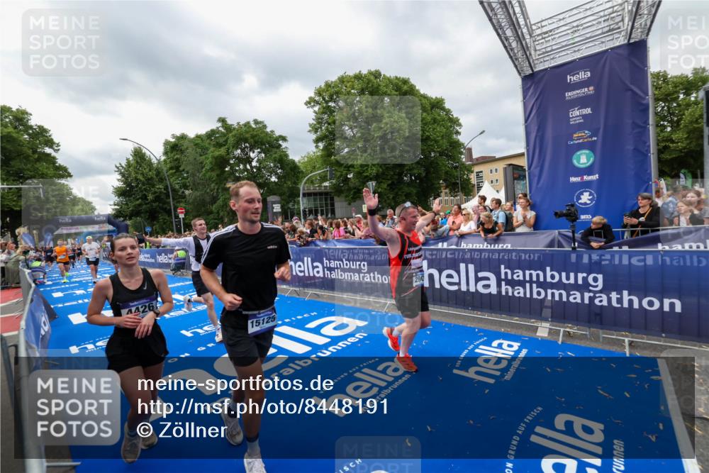29.06.2025 - hella hamburg halbmarathon Zöllner http://msf.ph/oto/8448191 29.06.2025 10:58:17 Ziel 1595, 2907, 4426, 4592, 6104, 8290, 9230, 11645, 14631, 15125, 18068 meine-sportfotos.de