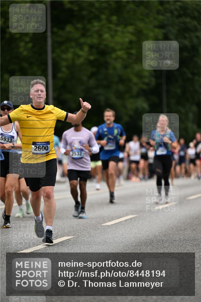 29.06.2025 - hella hamburg halbmarathon Dr. Thomas Lammeyer http://msf.ph/oto/8448194 29.06.2025 10:58:47 Kennedybrücke 1822, 2600, 3249, 3364, 3857, 4039, 4323, 4720, 4838, 5185, 5309, 5815, 5856, 5933, 6468, 6583, 6987, 7670, 7874, 7946, 7986, 9130, 9503, 11354 meine-sportfotos.de