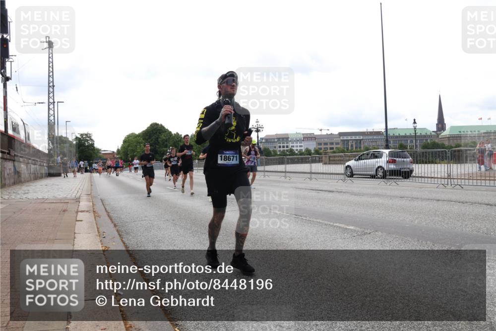 29.06.2025 - hella hamburg halbmarathon Lena Gebhardt http://msf.ph/oto/8448196 29.06.2025 10:30:27 Lombardsbrücke 18671, 1097, 1547, 1647, 2569, 2754, 2755, 2901, 3281, 3443, 3573, 3613, 4575, 4819, 5063, 5322, 6344, 6598, 6616, 6626, 7071, 7120, 8792, 10162, 10880, 11984, 12349, 12350, 12460, 12461, 12504, 12687, 12688, 12710, 13418, 14216, 14304, 14421, 15757, 15789, 15938, 16182, 16504, 16601, 16604, 16735, 16769, 16791, 16864, 18046, 18362, 18503, 18671, 18795, 18860 meine-sportfotos.de