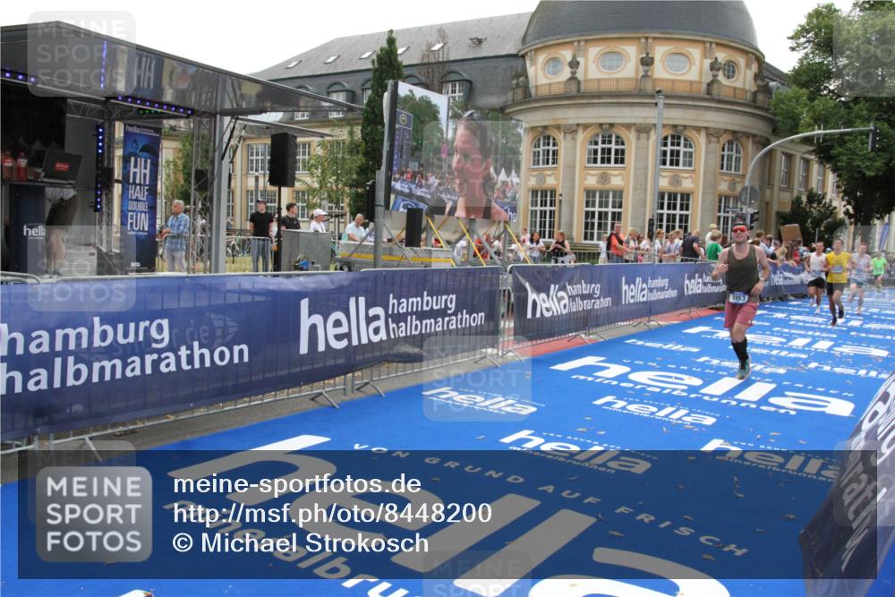 29.06.2025 - hella hamburg halbmarathon Michael Strokosch http://msf.ph/oto/8448200 29.06.2025 10:28:45 Ziel 1953, 3968, 6090, 10222, 15655, 17213, 17428 meine-sportfotos.de