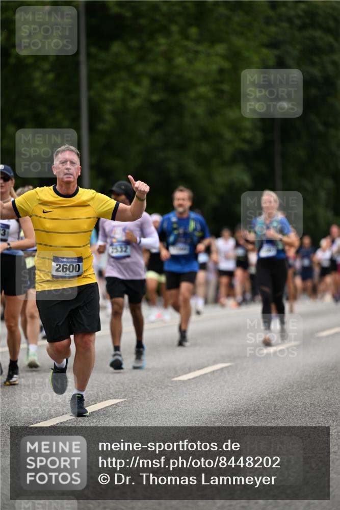 29.06.2025 - hella hamburg halbmarathon Dr. Thomas Lammeyer http://msf.ph/oto/8448202 29.06.2025 10:58:47 Kennedybrücke 1822, 2600, 3249, 3364, 3857, 4039, 4323, 4720, 4838, 5185, 5309, 5815, 5856, 5933, 6468, 6583, 6987, 7670, 7874, 7946, 7986, 9130, 9503, 11354 meine-sportfotos.de
