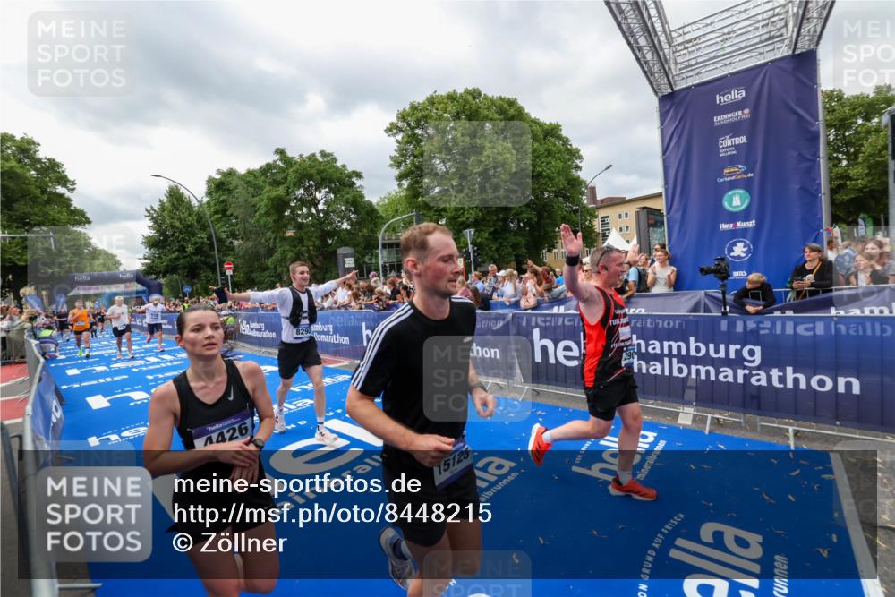29.06.2025 - hella hamburg halbmarathon Zöllner http://msf.ph/oto/8448215 29.06.2025 10:58:18 Ziel 1595, 2907, 4426, 4592, 6104, 8290, 9230, 11645, 14631, 15125, 18068 meine-sportfotos.de