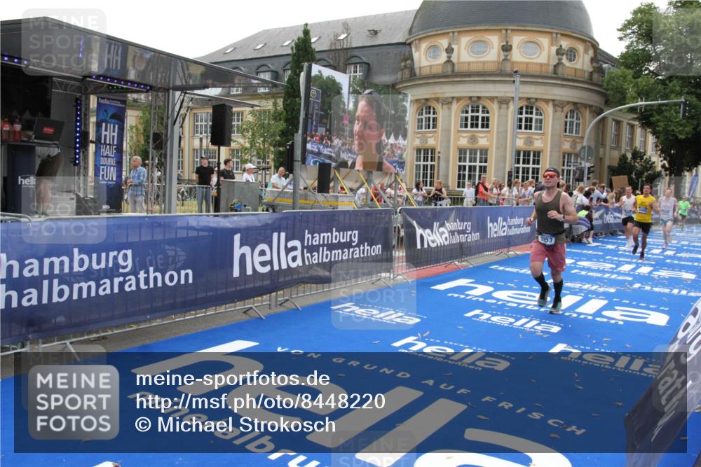29.06.2025 - hella hamburg halbmarathon Michael Strokosch http://msf.ph/oto/8448220 29.06.2025 10:28:45 Ziel 1953, 3968, 6090, 10222, 15655, 17213, 17428 meine-sportfotos.de