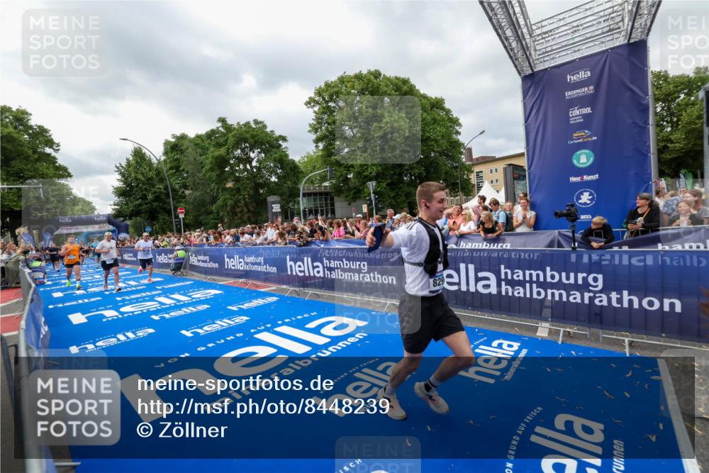 29.06.2025 - hella hamburg halbmarathon Zöllner http://msf.ph/oto/8448239 29.06.2025 10:58:18 Ziel 1595, 2907, 4426, 4592, 6104, 8290, 9230, 11645, 14631, 15125, 18068 meine-sportfotos.de